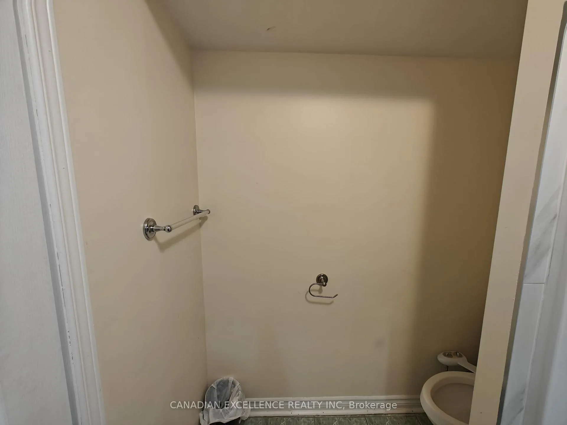 Photo 2 of 480 Fernforest Drive, Brampton, Sandringham-Wellington — HOMEH