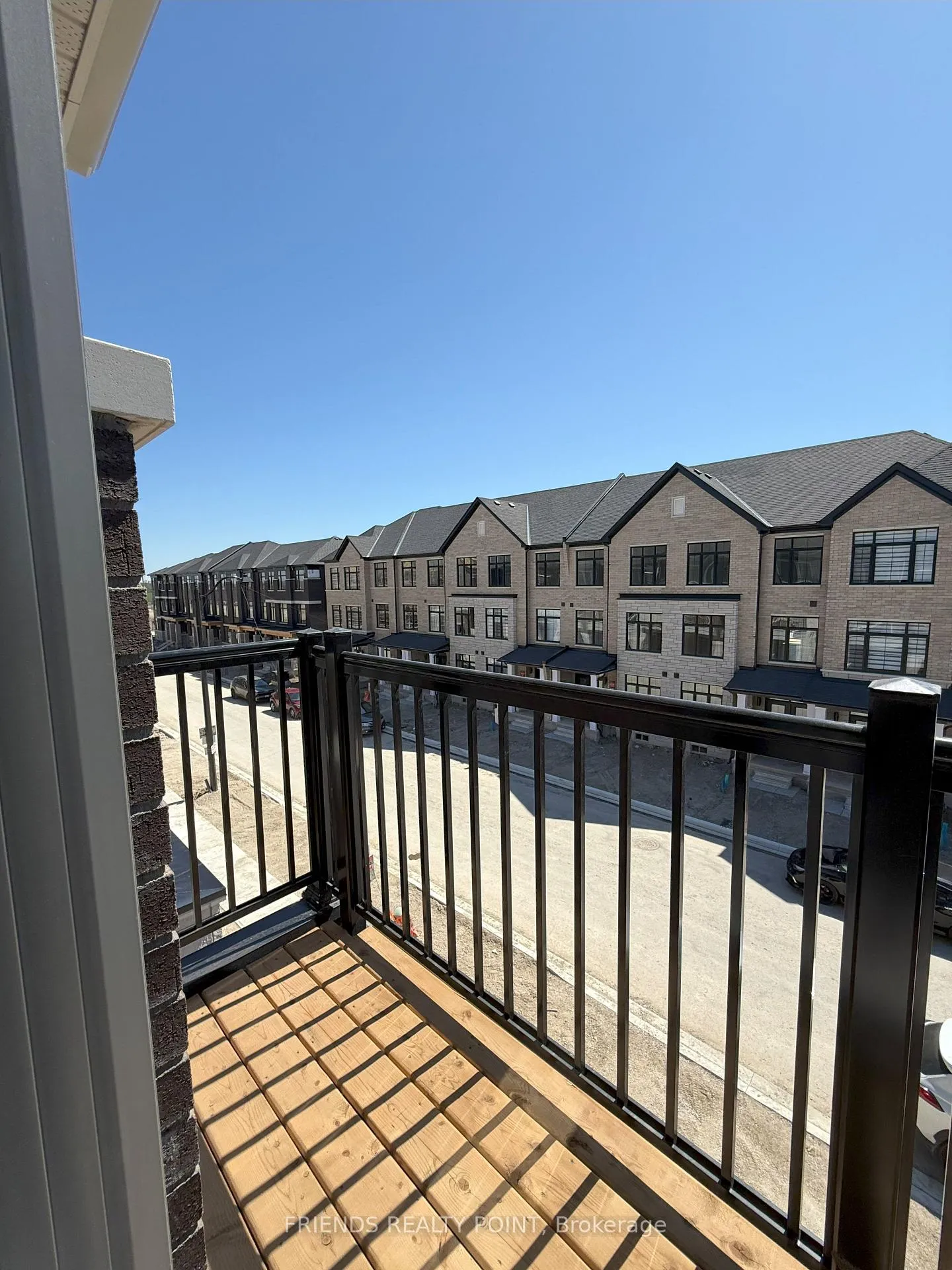 Photo 4 of 27 Bonnington Drive, Brampton, Northwest Brampton — HOMEH