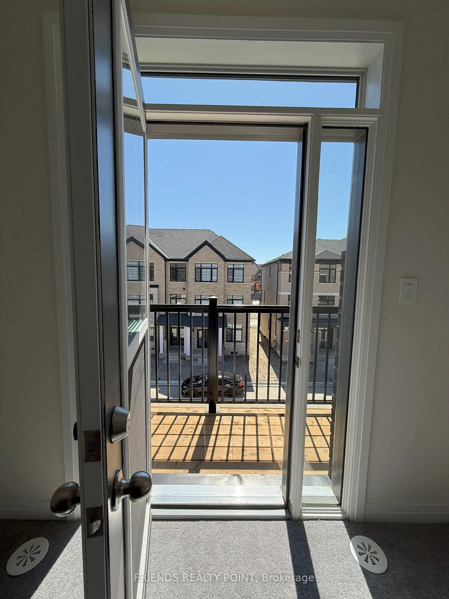 Photo 7 of 27 Bonnington Drive, Brampton, Northwest Brampton — HOMEH