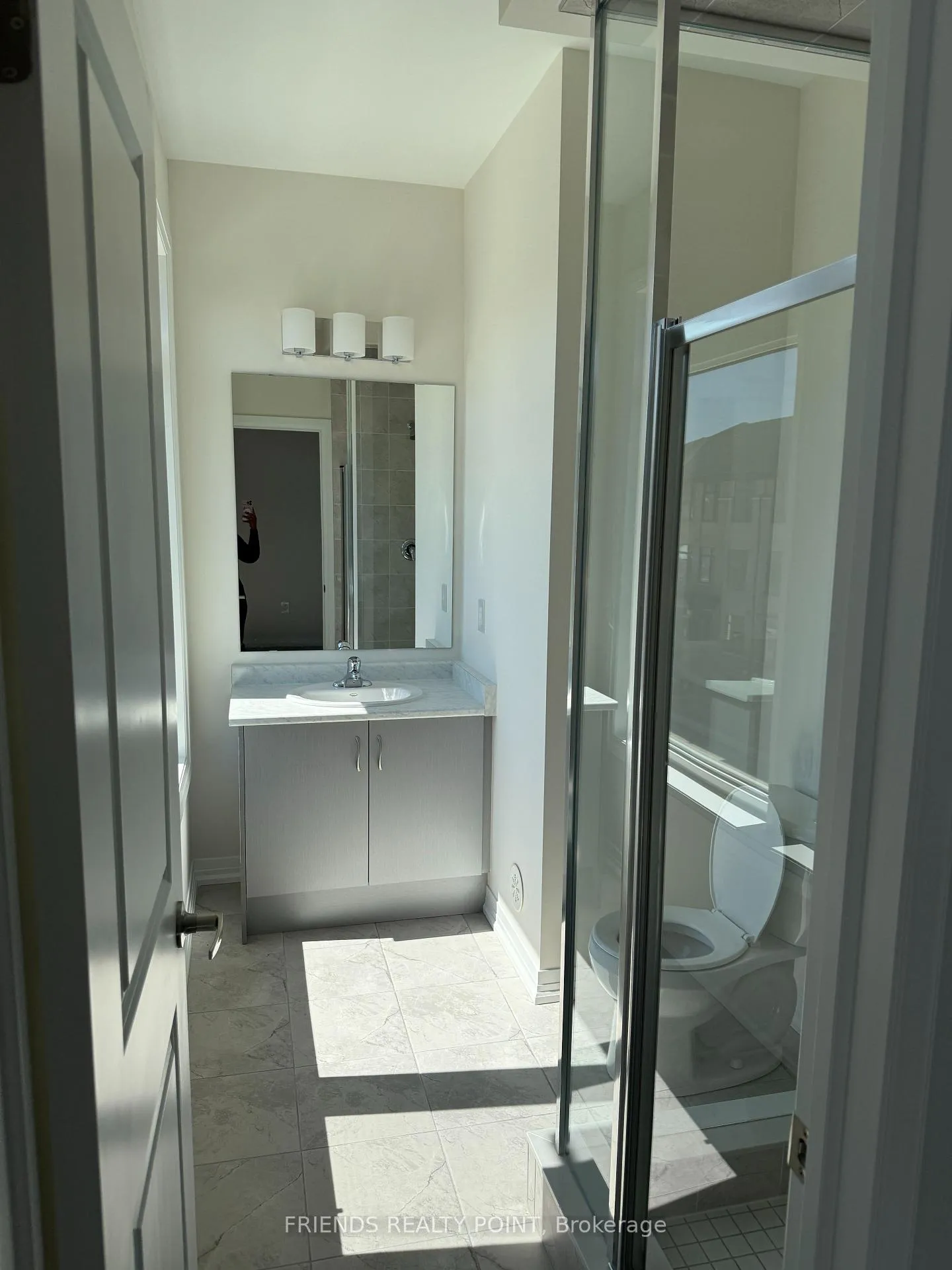 Photo 8 of 27 Bonnington Drive, Brampton, Northwest Brampton — HOMEH