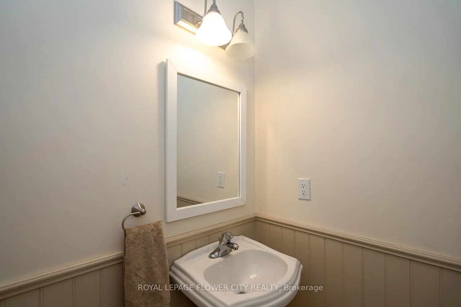 Photo 23 of 896 O'Reilly Crescent, Shelburne — HOMEH