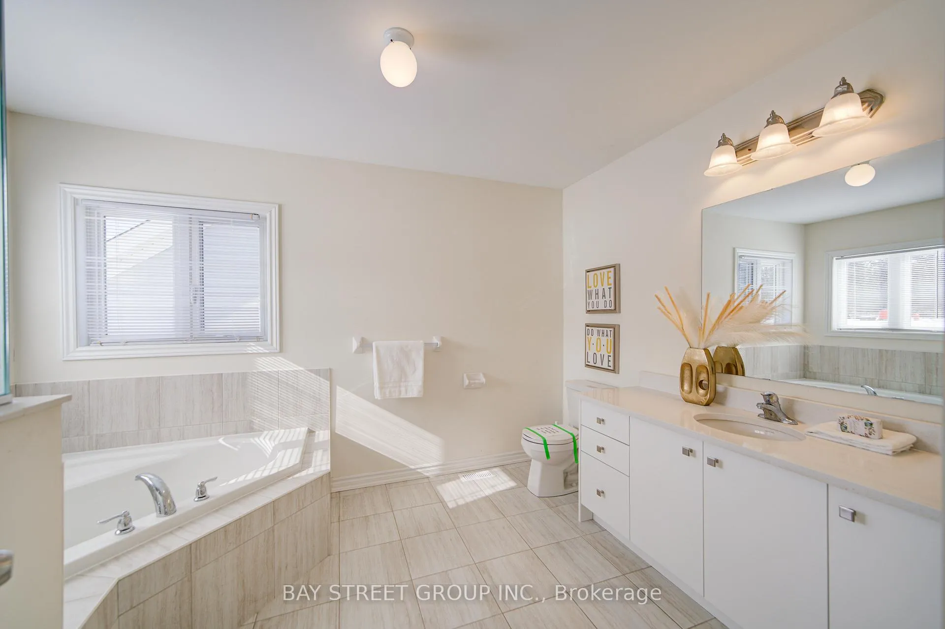 Photo 27 of 72 Forestlane Way, Scugog, Port Perry — HOMEH