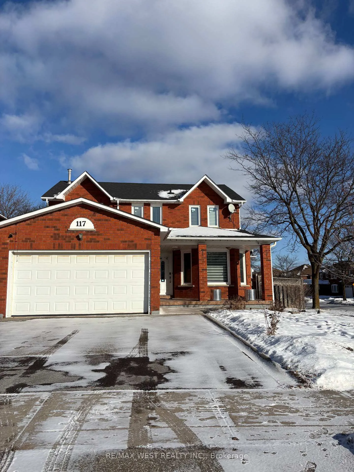 Front of 117 Major Wm Sharpe Drive