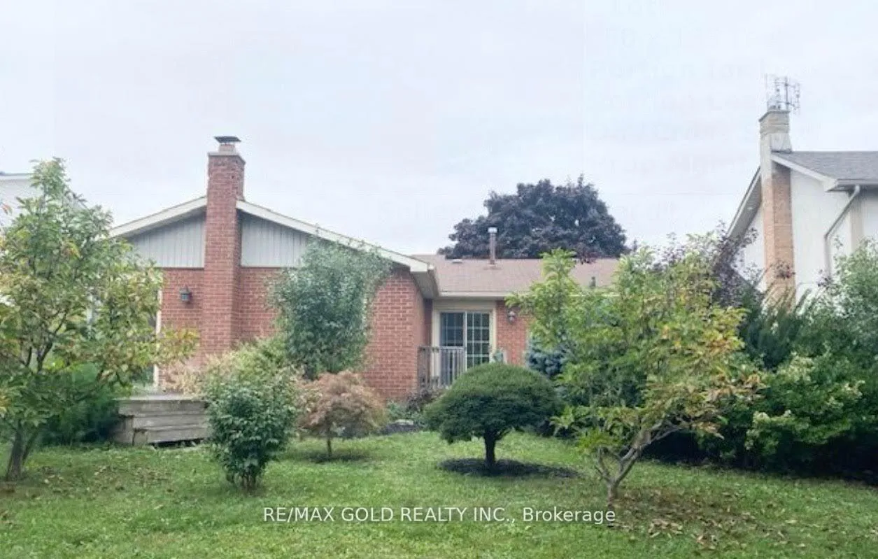 Photo 2 of 30 Blackthorn Lane, Brampton, Brampton North — HOMEH