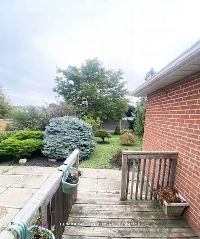 Photo 5 of 30 Blackthorn Lane, Brampton, Brampton North — HOMEH