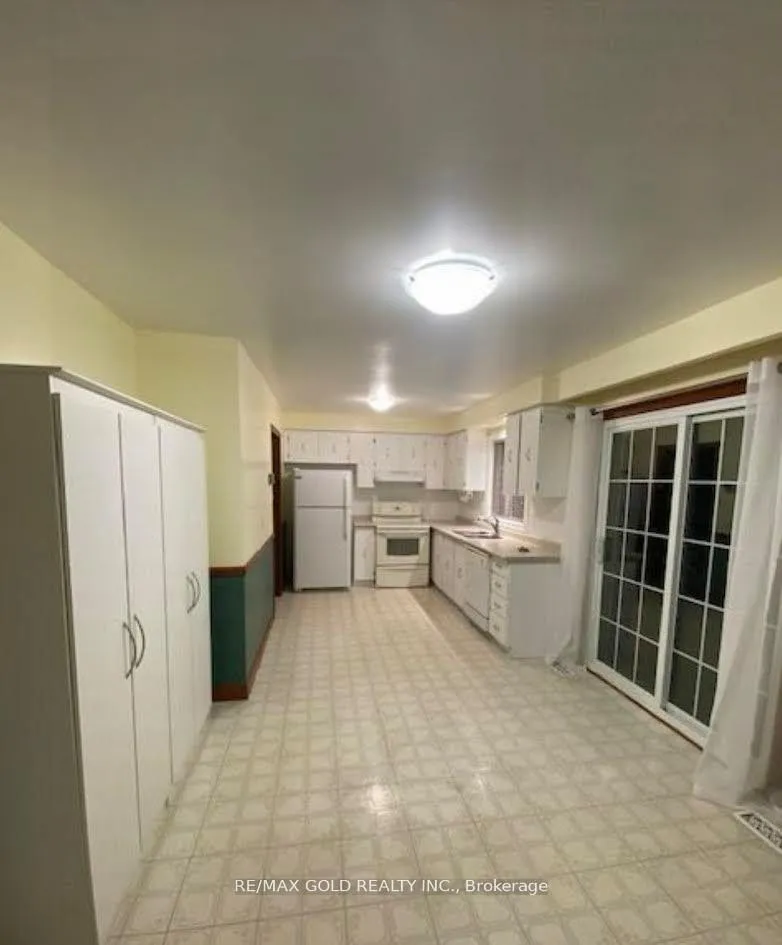 Photo 8 of 30 Blackthorn Lane, Brampton, Brampton North — HOMEH
