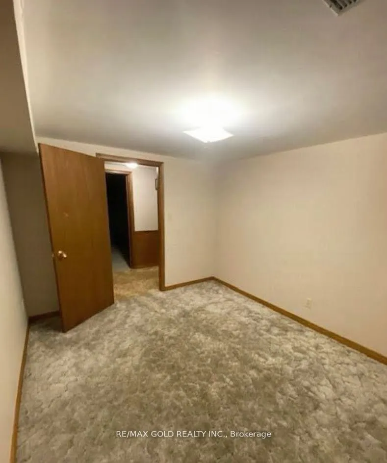 Photo 14 of 30 Blackthorn Lane, Brampton, Brampton North — HOMEH