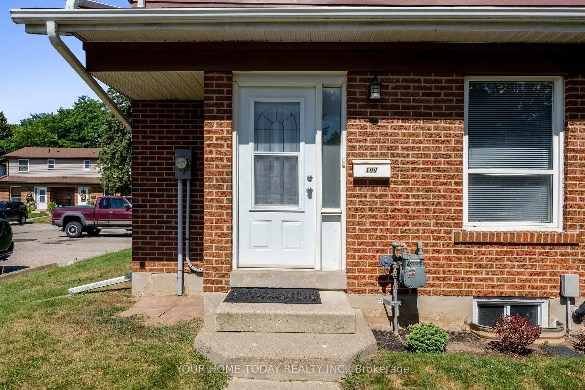 Photo 3 of 109 Kingham Road, Halton Hills, Acton — HOMEH