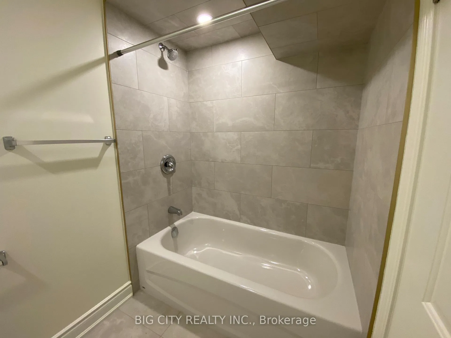 Photo 6 of Unit Lower, 319 East 31St Street, Hamilton, Macassa — HOMEH