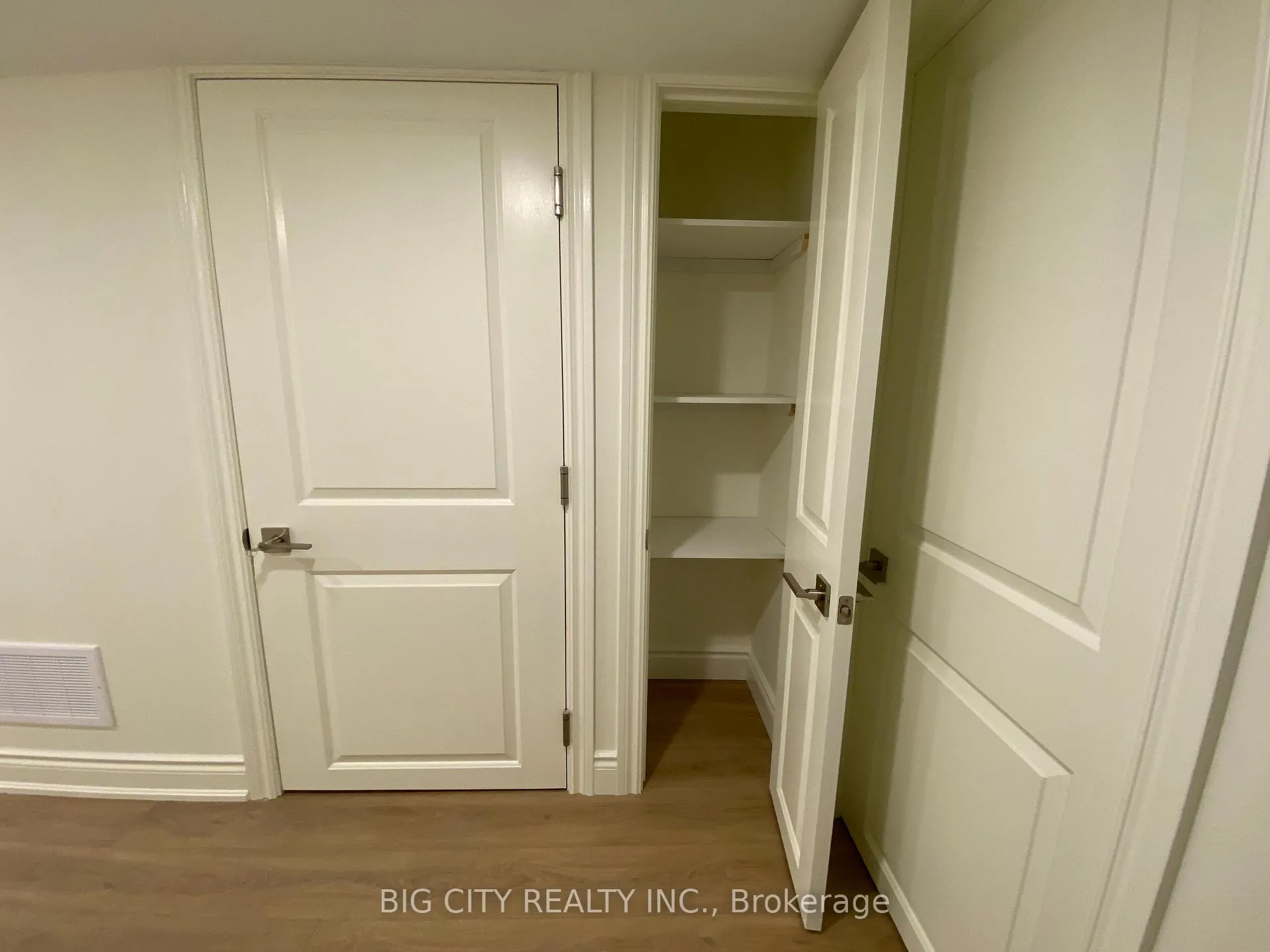 Photo 8 of Unit Lower, 319 East 31St Street, Hamilton, Macassa — HOMEH
