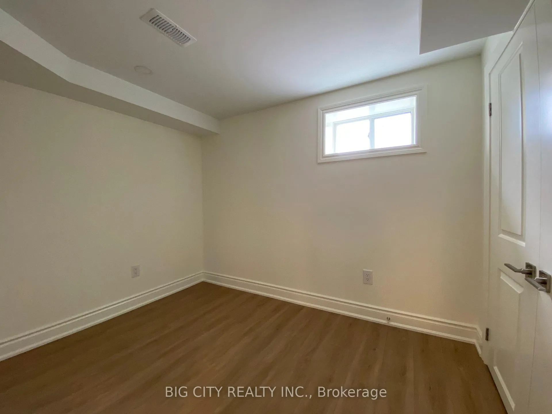 Photo 9 of Unit Lower, 319 East 31St Street, Hamilton, Macassa — HOMEH