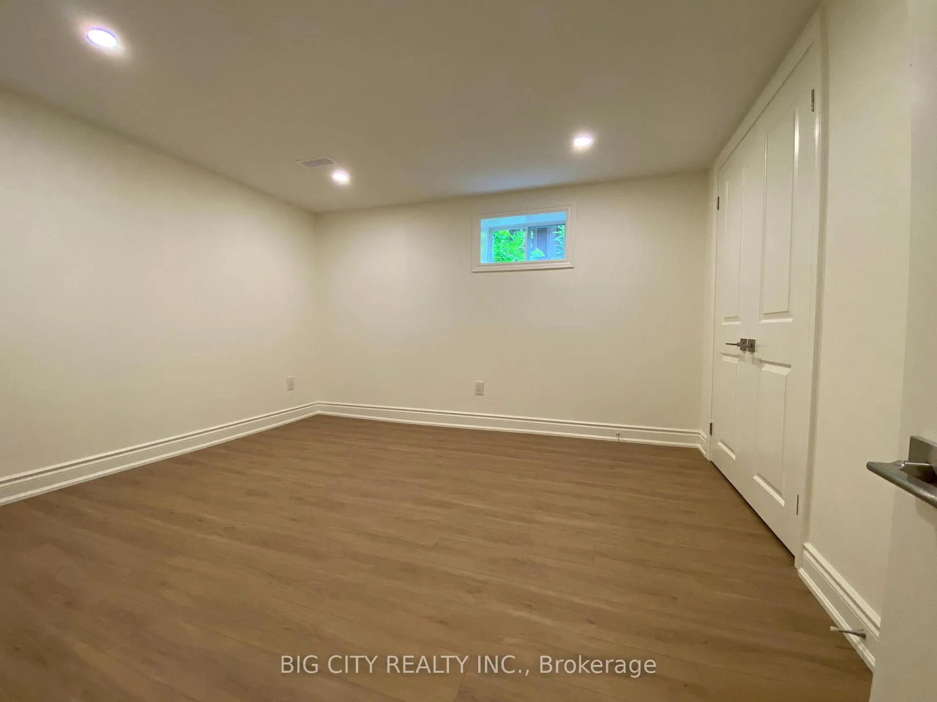 Photo 12 of Unit Lower, 319 East 31St Street, Hamilton, Macassa — HOMEH