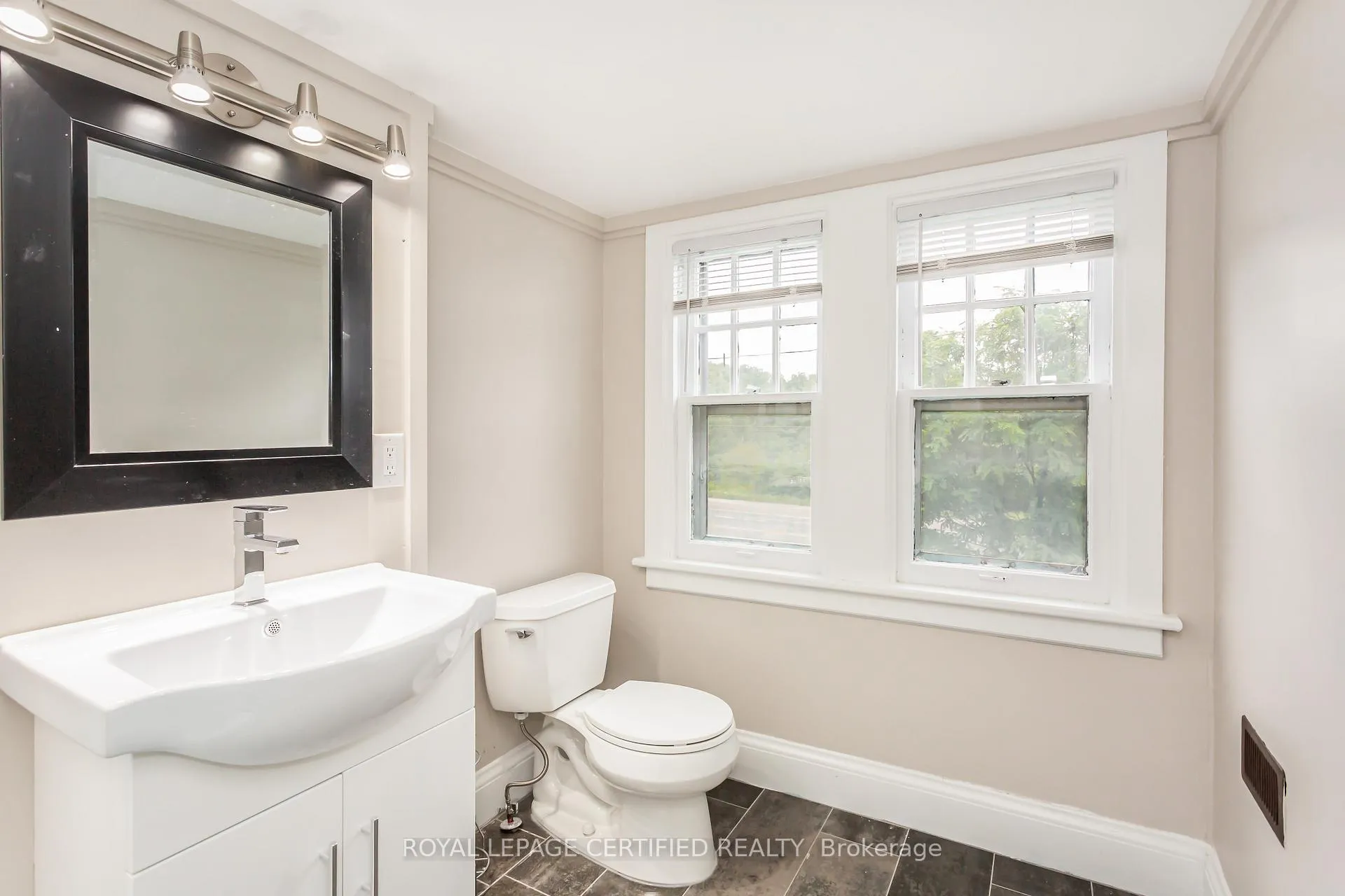 Photo 41 of 391 Dundas Street E, Hamilton, Waterdown — HOMEH