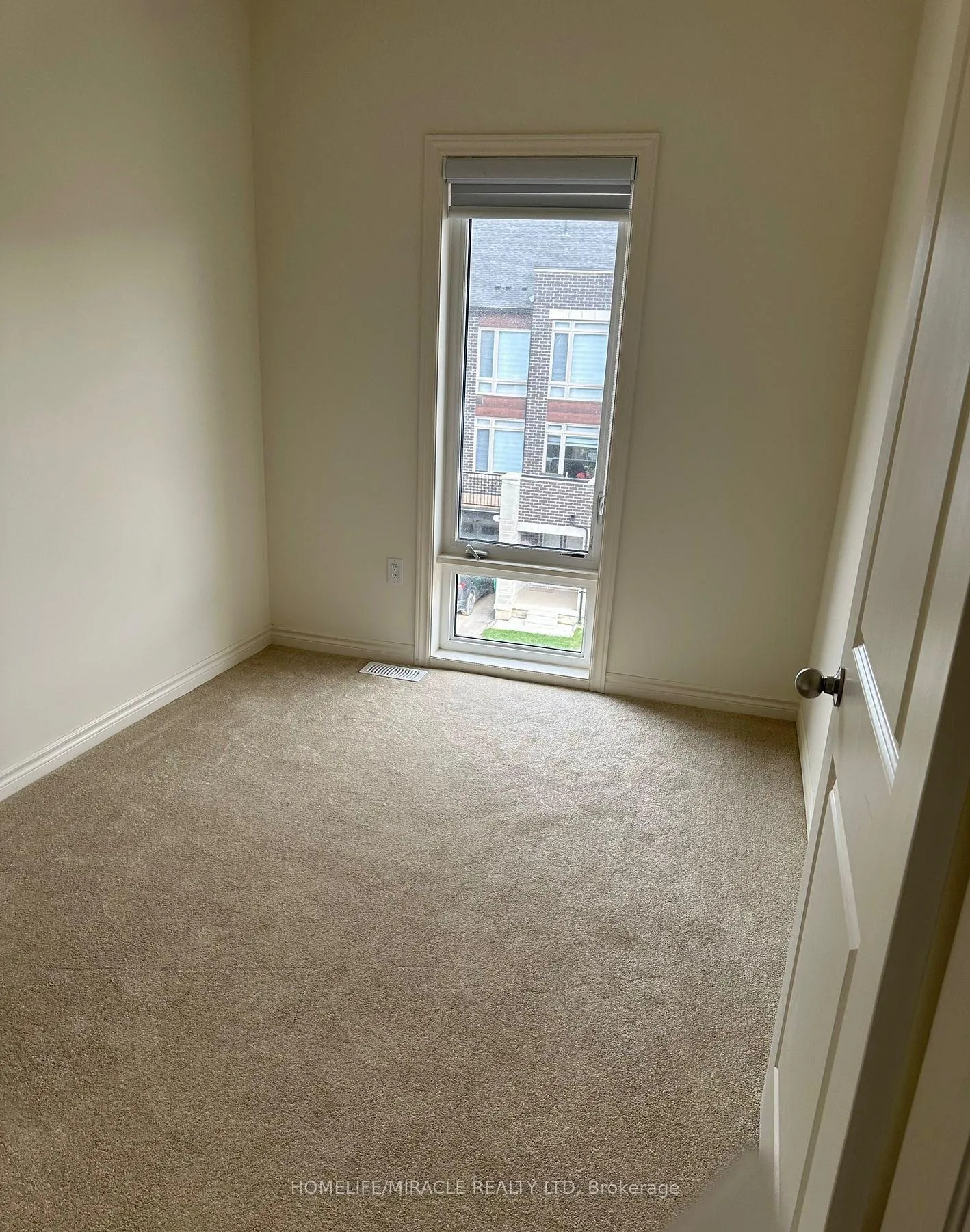 Photo 8 of 18 Arrowview Drive, Brampton, Northwest Brampton — HOMEH