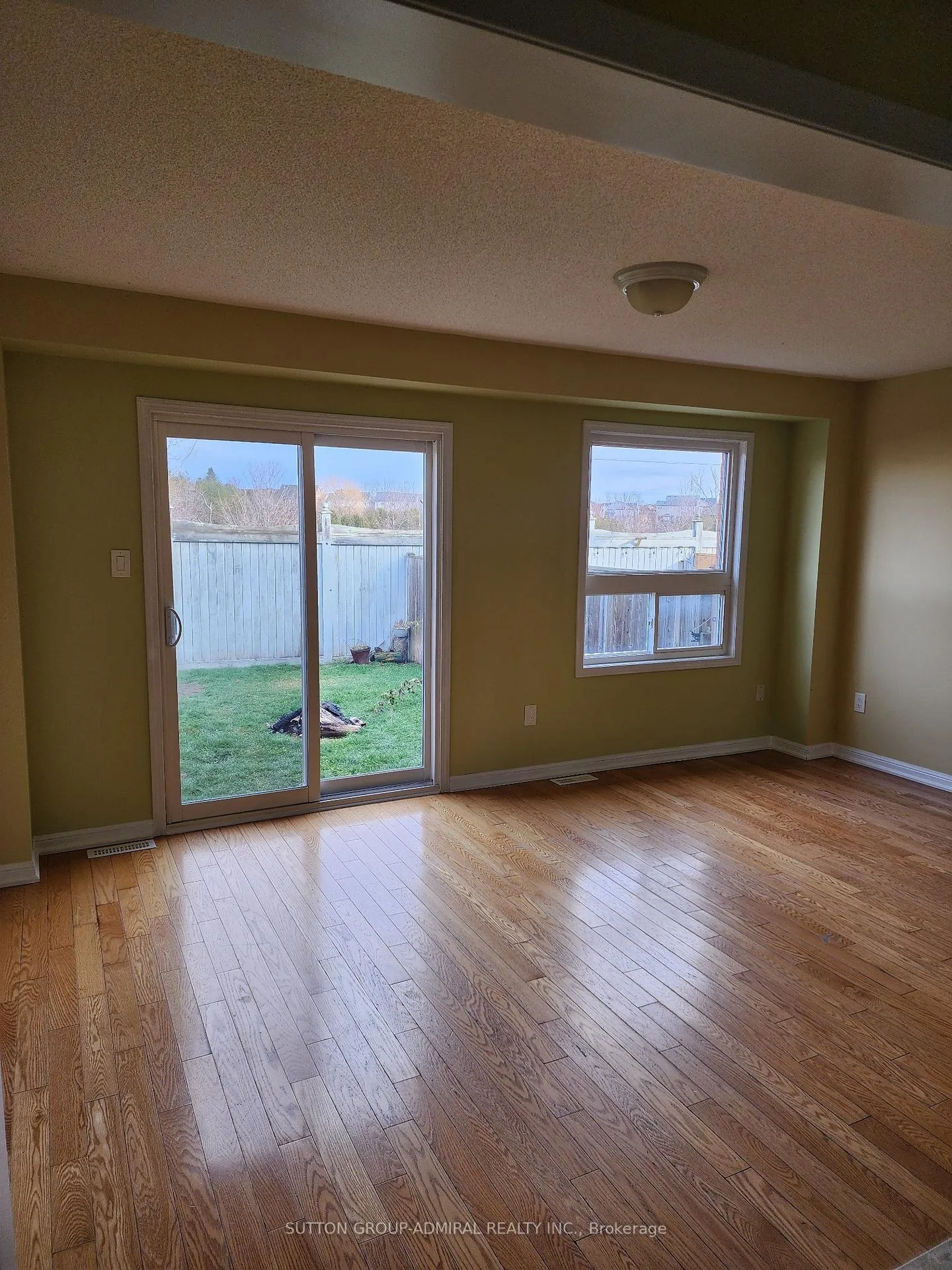 Photo 7 of 65 Commonwealth Road, Barrie, Innis-Shore — HOMEH