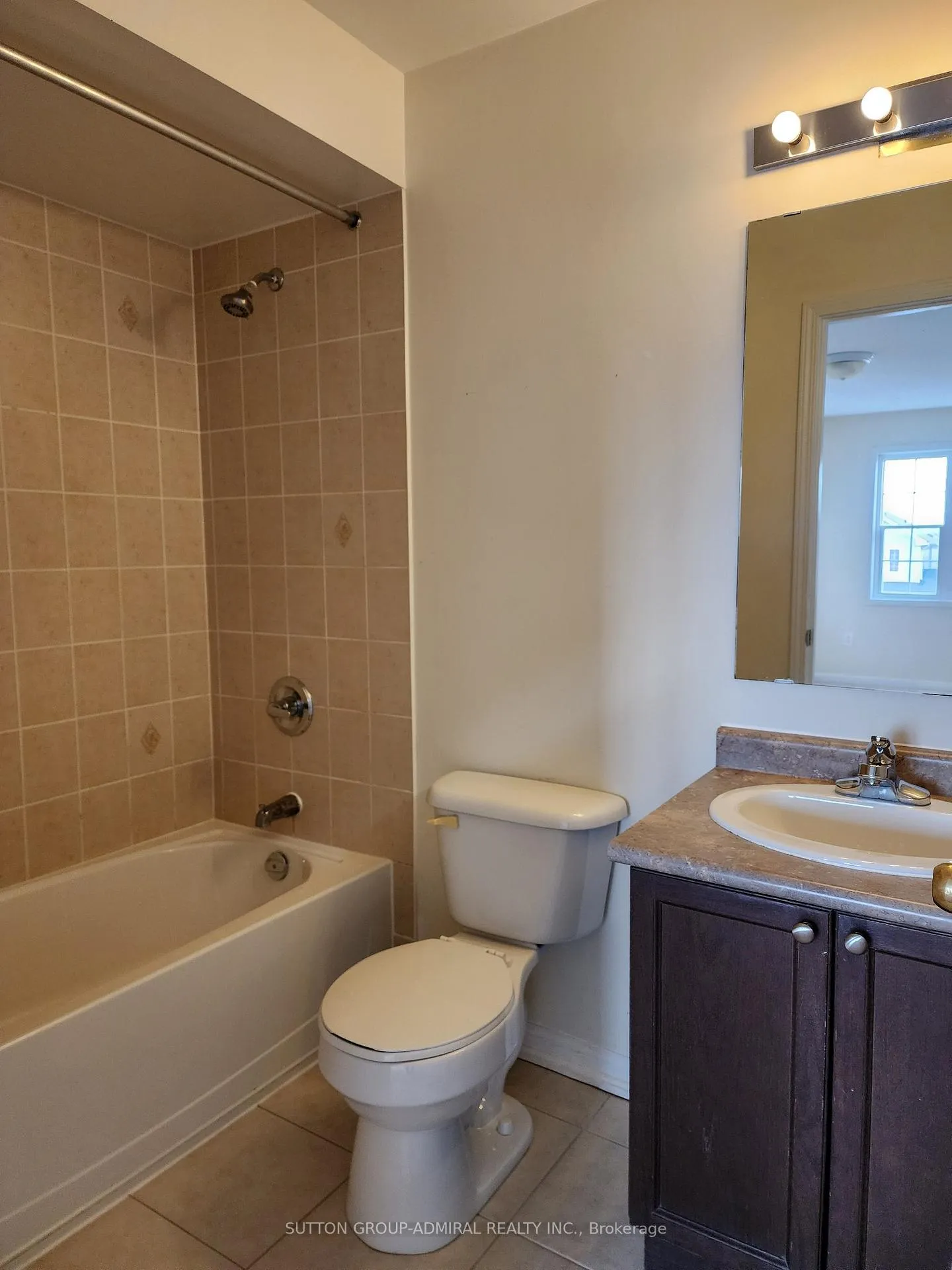 Photo 8 of 65 Commonwealth Road, Barrie, Innis-Shore — HOMEH
