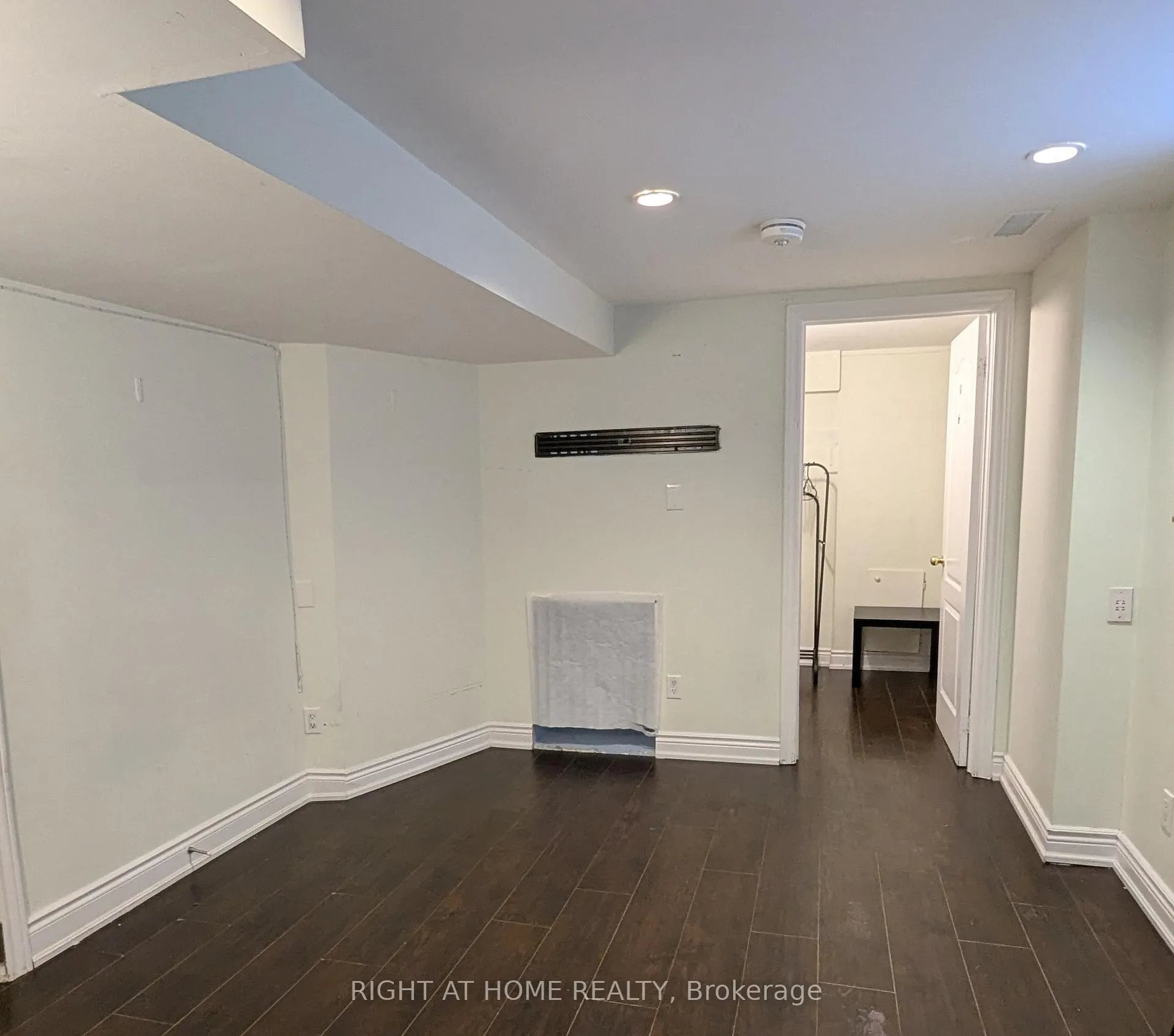 Photo 3 of Unit Lower, 36 Mccrimmon Drive, Brampton, Fletcher's Meadow — HOMEH