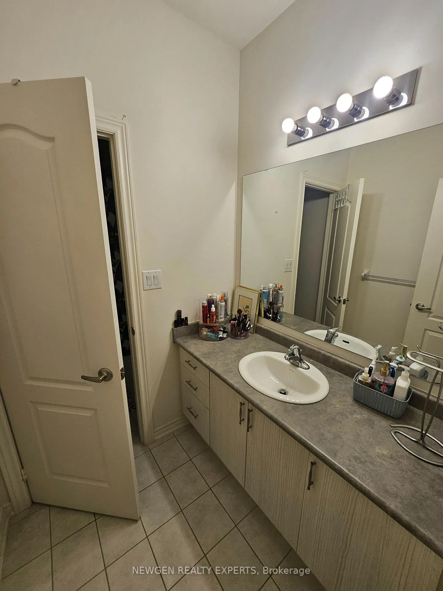 Photo 19 of 36 Ebenezer Drive, Hamilton, Waterdown — HOMEH