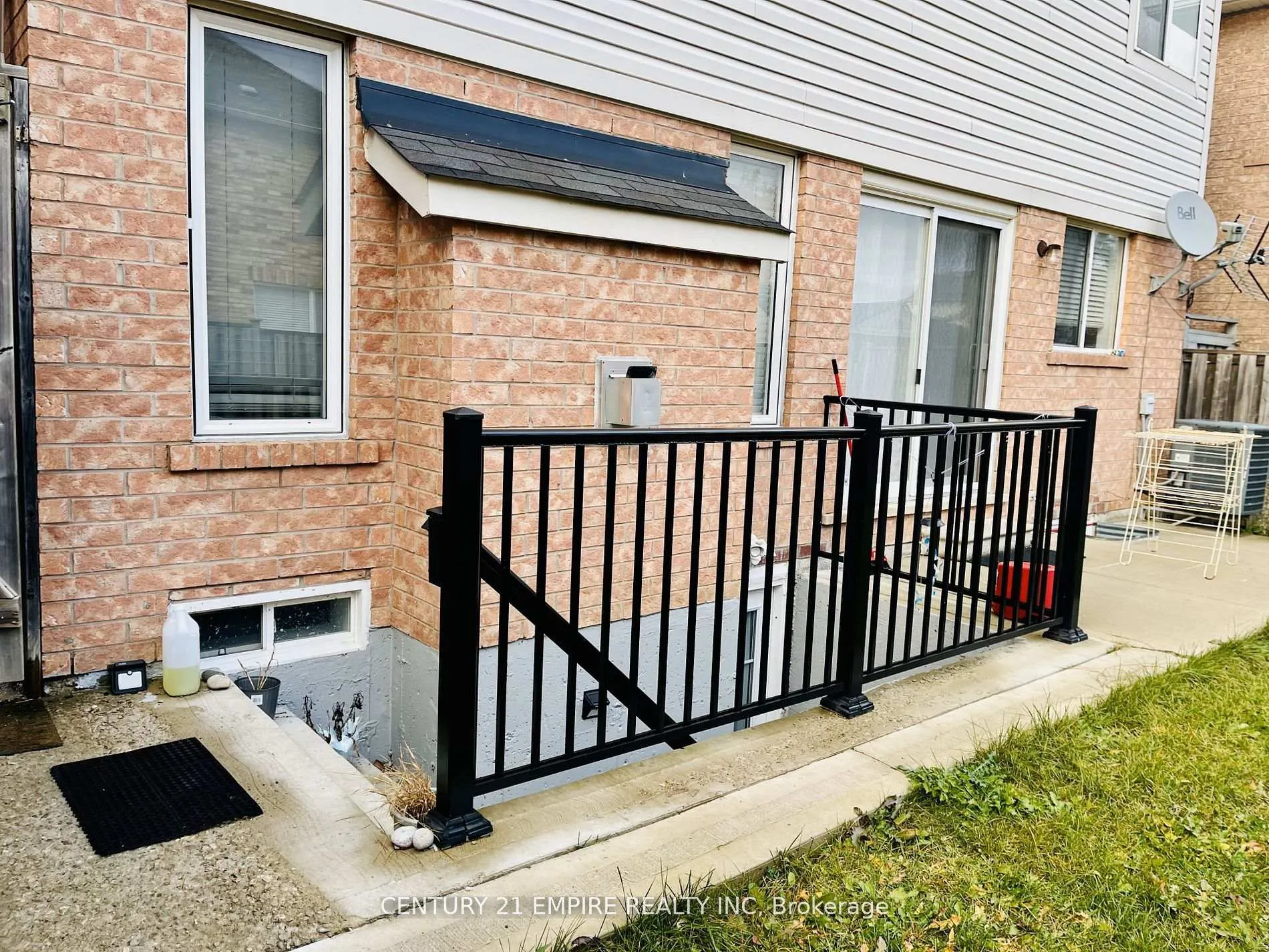 Photo 4 of Unit Bsmt, 162 Decker Hollow Circle, Brampton, Credit Valley — HOMEH