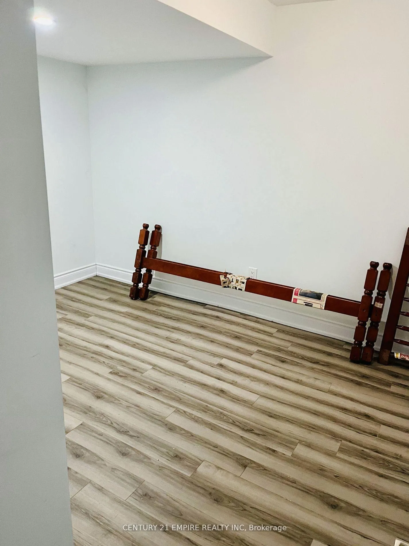 Photo 11 of Unit Bsmt, 162 Decker Hollow Circle, Brampton, Credit Valley — HOMEH