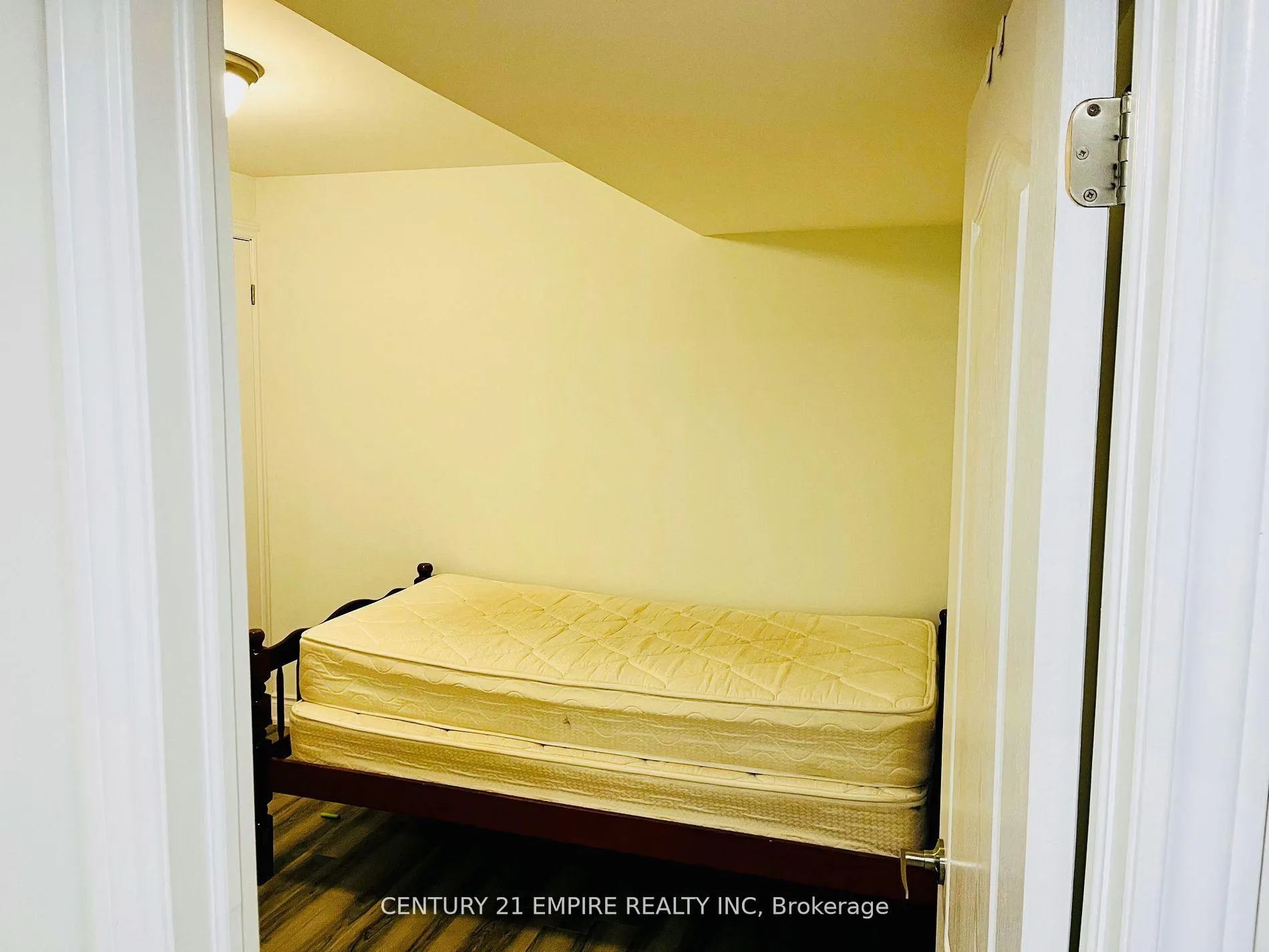 Photo 14 of Unit Bsmt, 162 Decker Hollow Circle, Brampton, Credit Valley — HOMEH