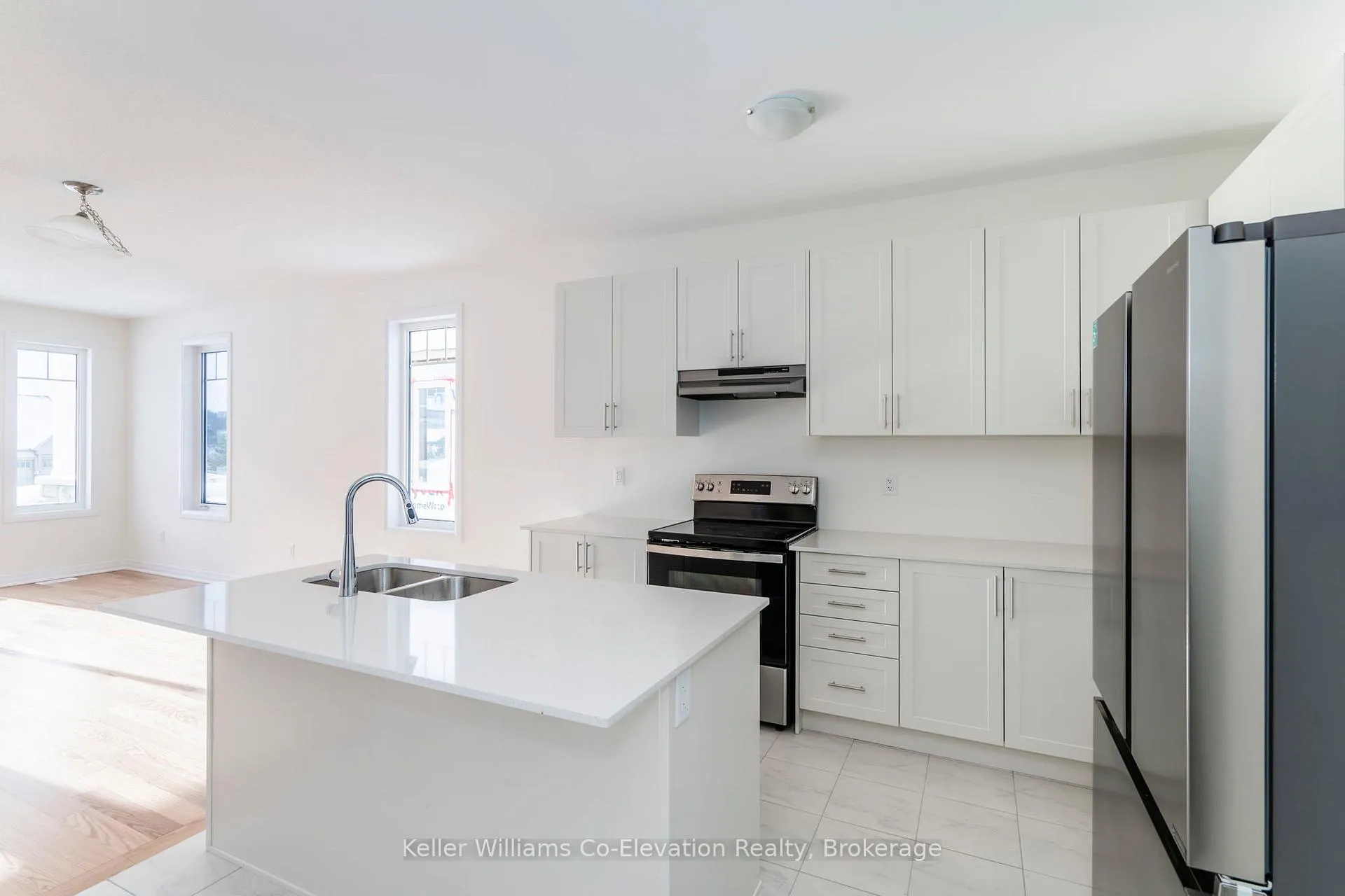 Photo 5 of 547 Hudson Crescent, Midland — HOMEH