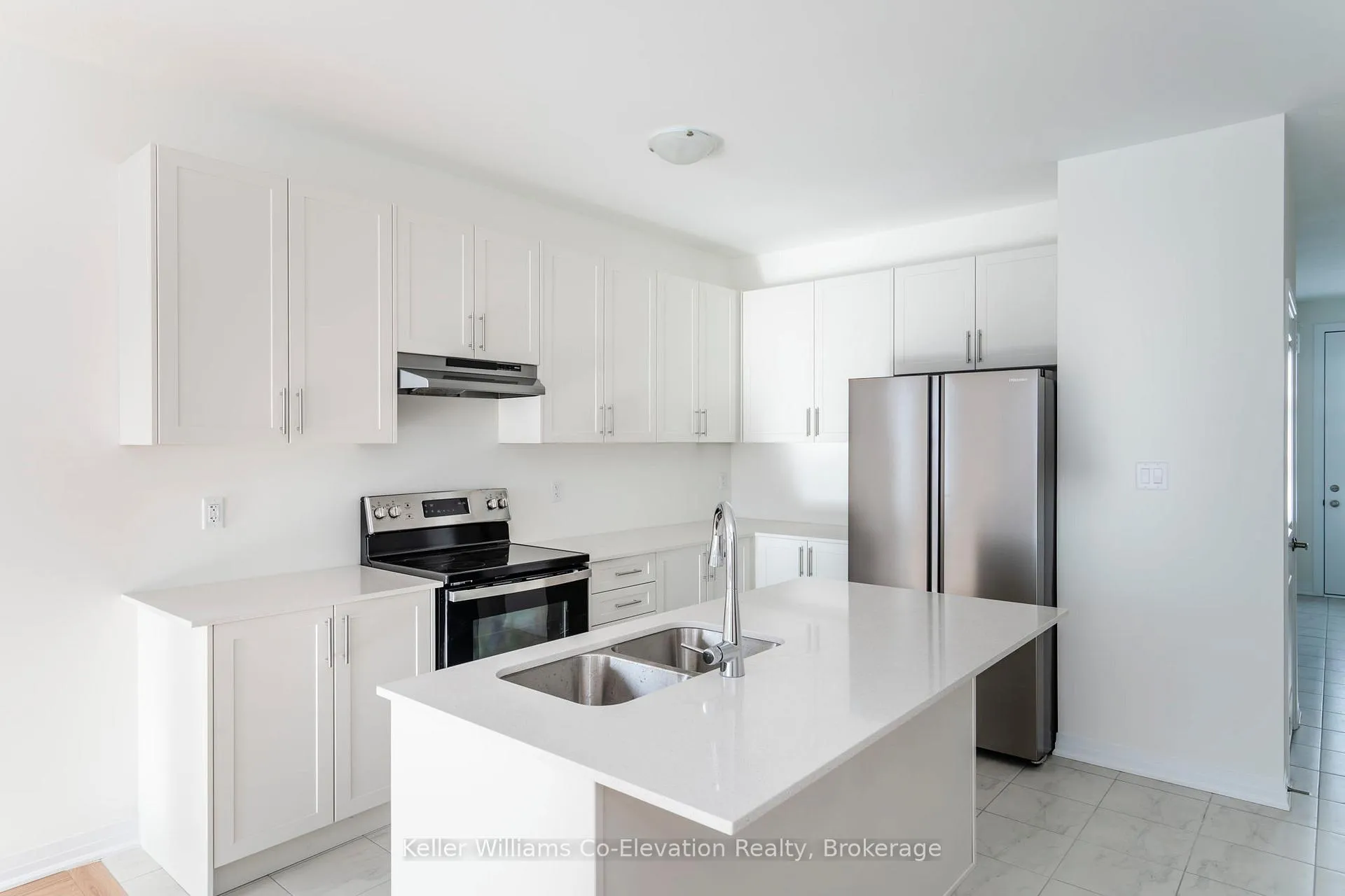 Photo 7 of 547 Hudson Crescent, Midland — HOMEH