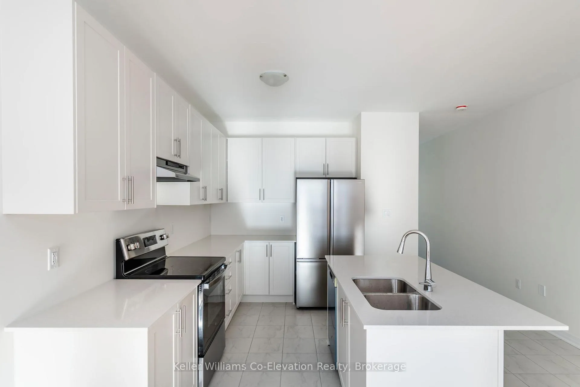 Photo 8 of 547 Hudson Crescent, Midland — HOMEH