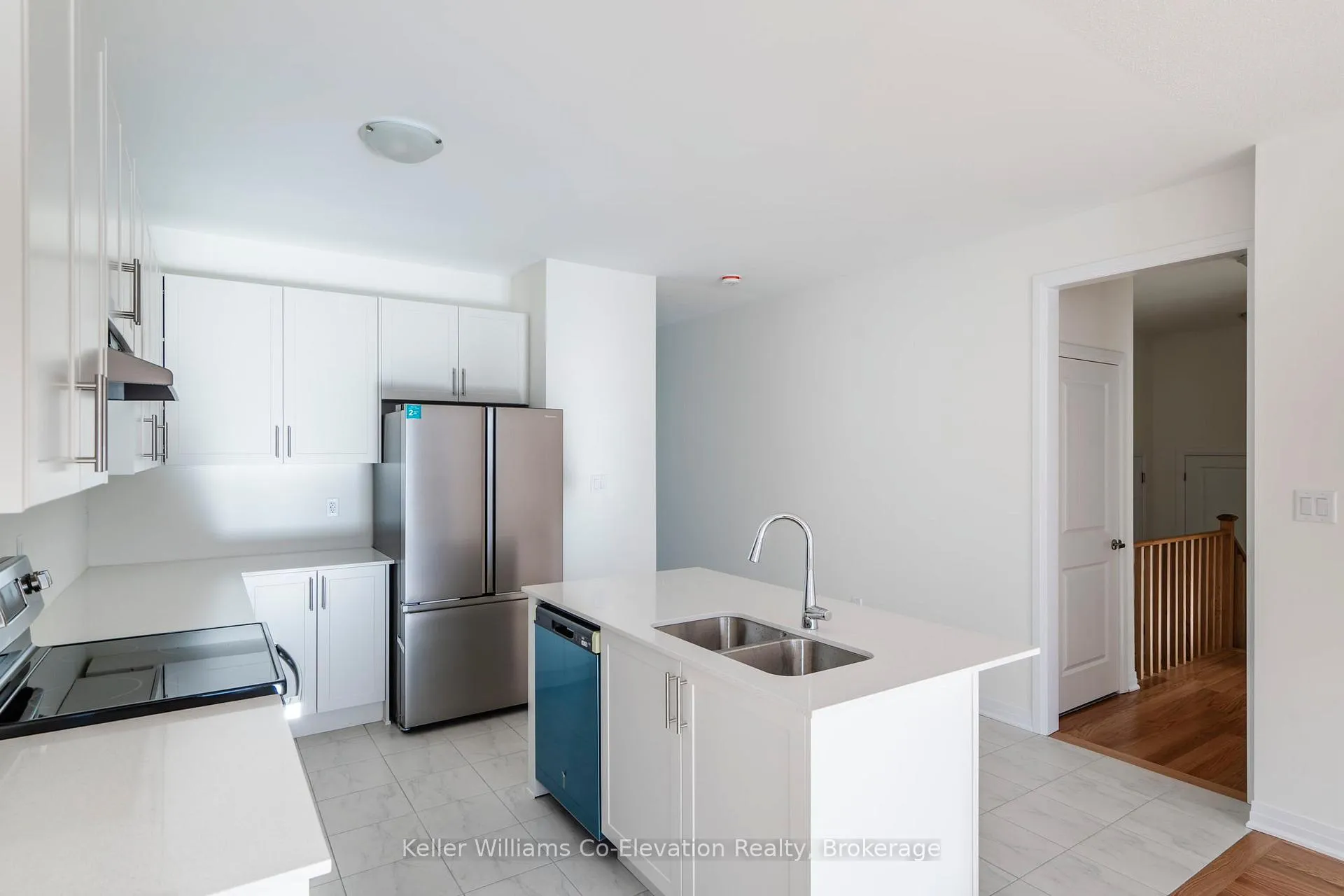 Photo 9 of 547 Hudson Crescent, Midland — HOMEH