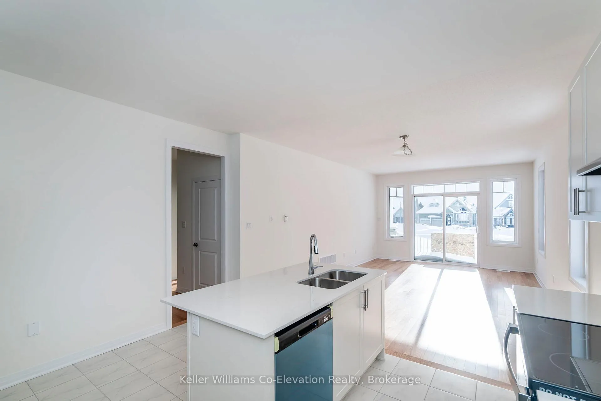 Photo 10 of 547 Hudson Crescent, Midland — HOMEH
