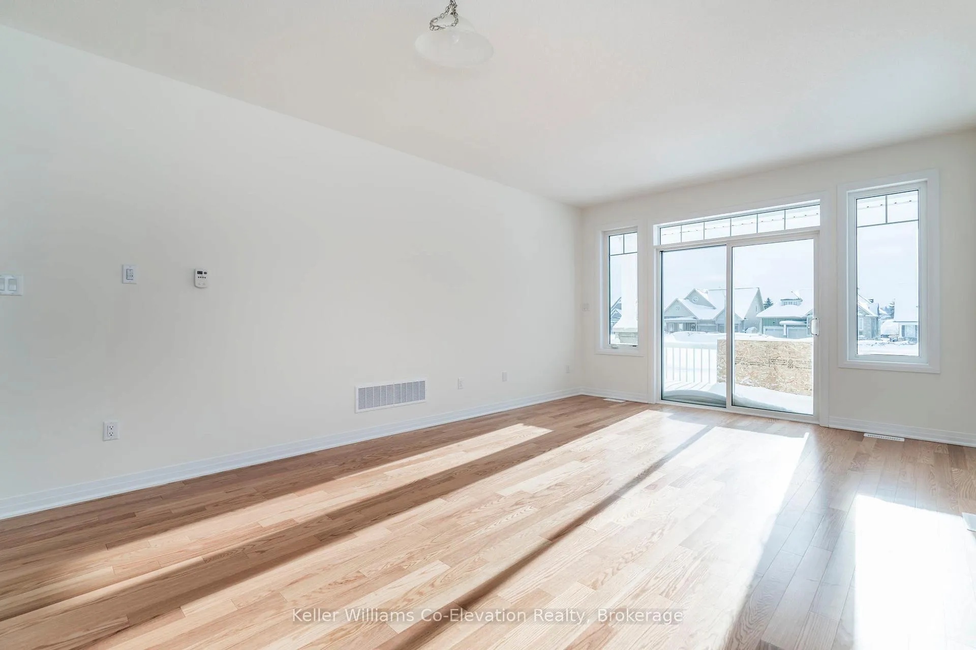 Photo 11 of 547 Hudson Crescent, Midland — HOMEH