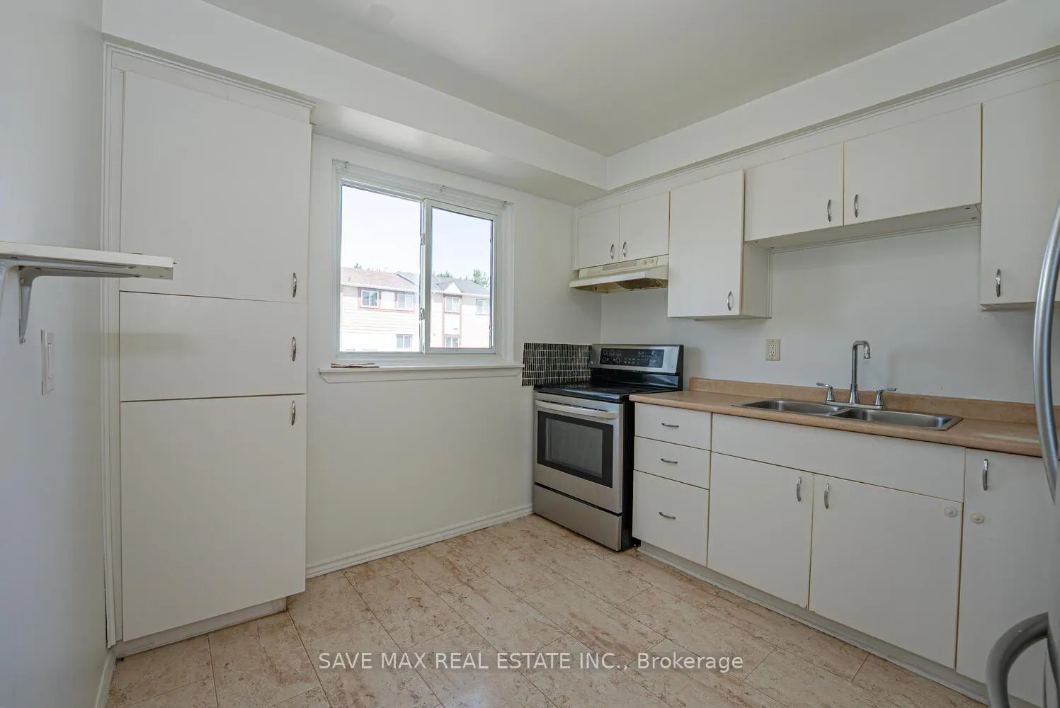 Photo 9 of 62 Moregate Crescent, Brampton, Central Park — HOMEH