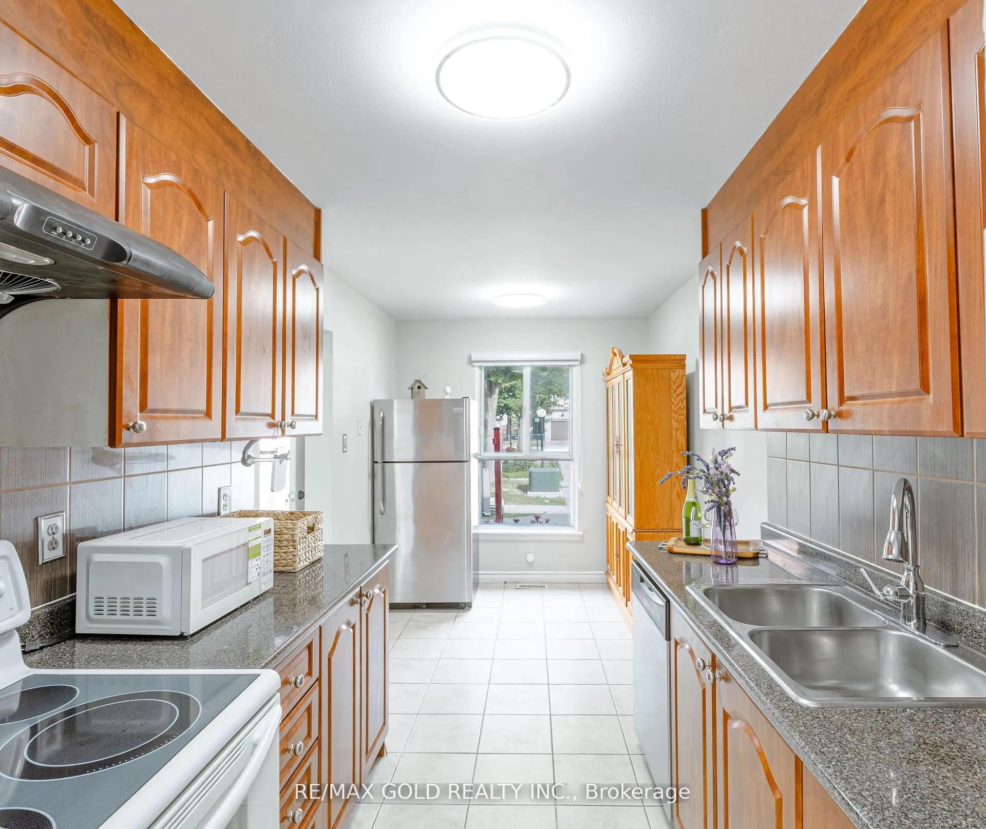 Photo 10 of 337 Fleetwood Crescent, Brampton, Southgate — HOMEH