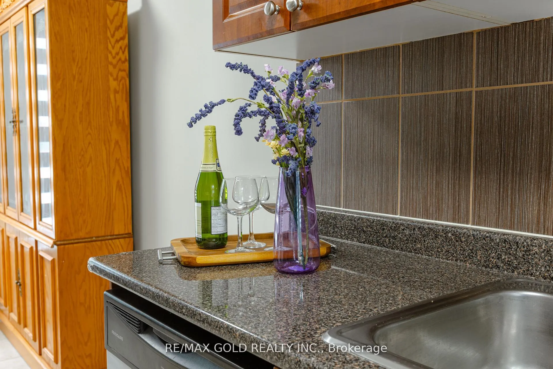 Photo 14 of 337 Fleetwood Crescent, Brampton, Southgate — HOMEH
