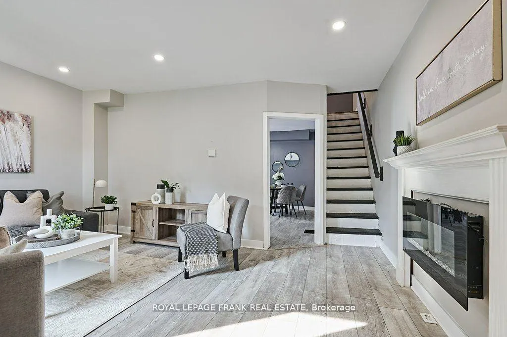 Photo 4 of 493 St. Lawrence Avenue, Oshawa, Central — HOMEH