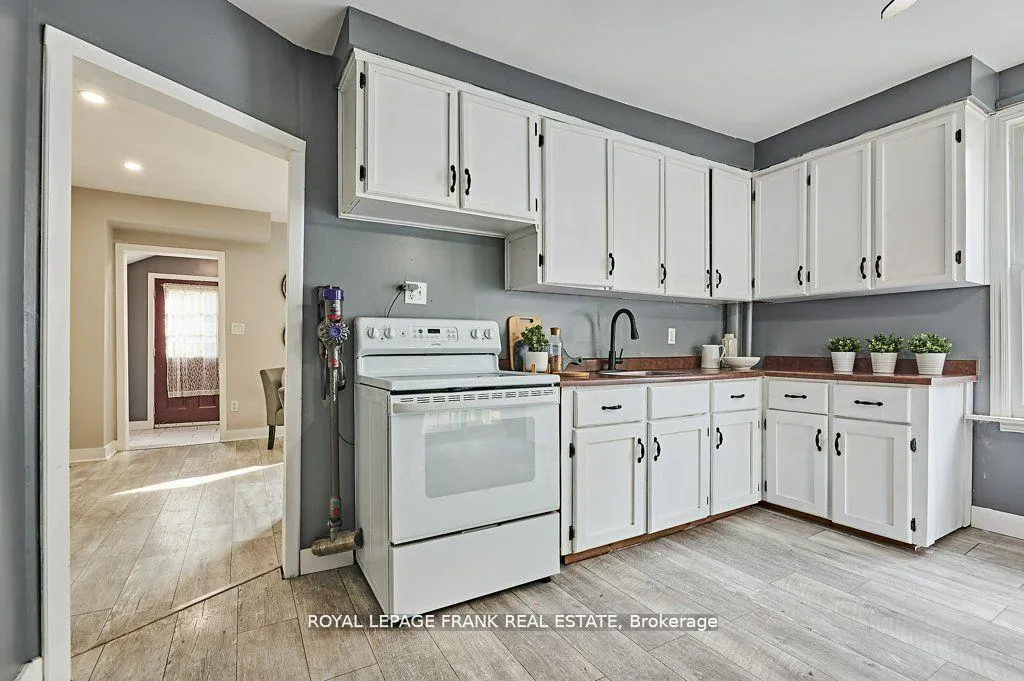 Photo 16 of 493 St. Lawrence Avenue, Oshawa, Central — HOMEH