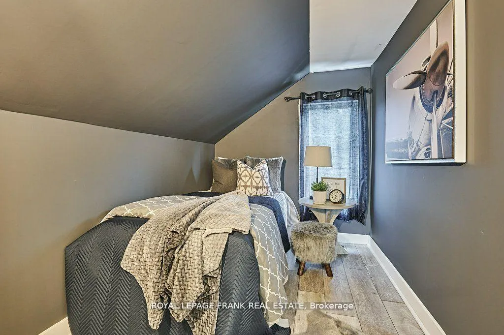 Photo 21 of 493 St. Lawrence Avenue, Oshawa, Central — HOMEH