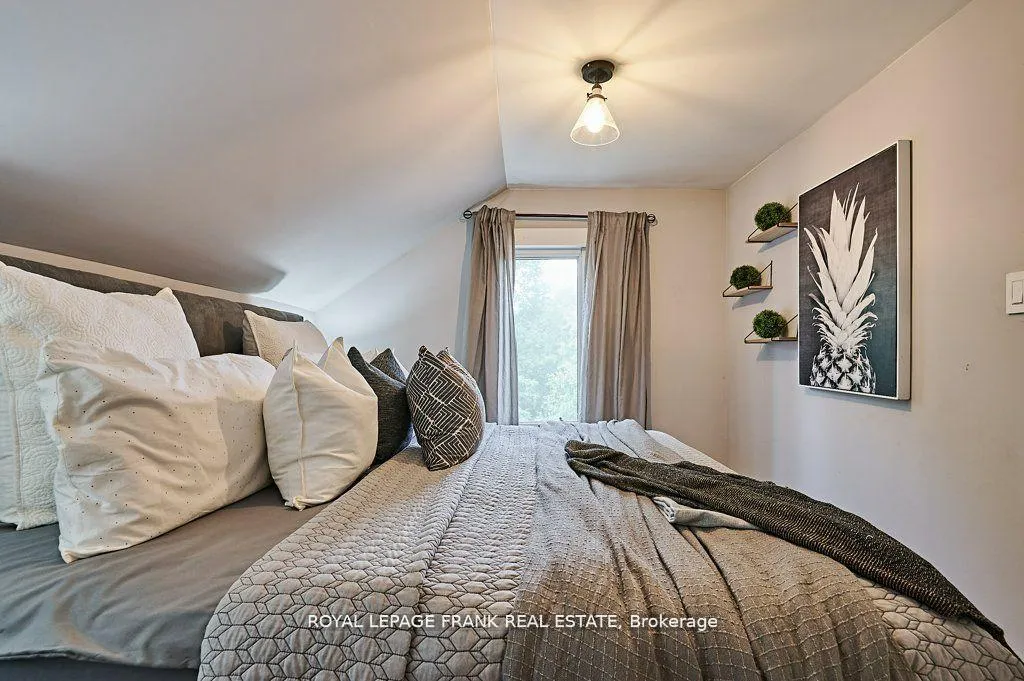 Photo 27 of 493 St. Lawrence Avenue, Oshawa, Central — HOMEH
