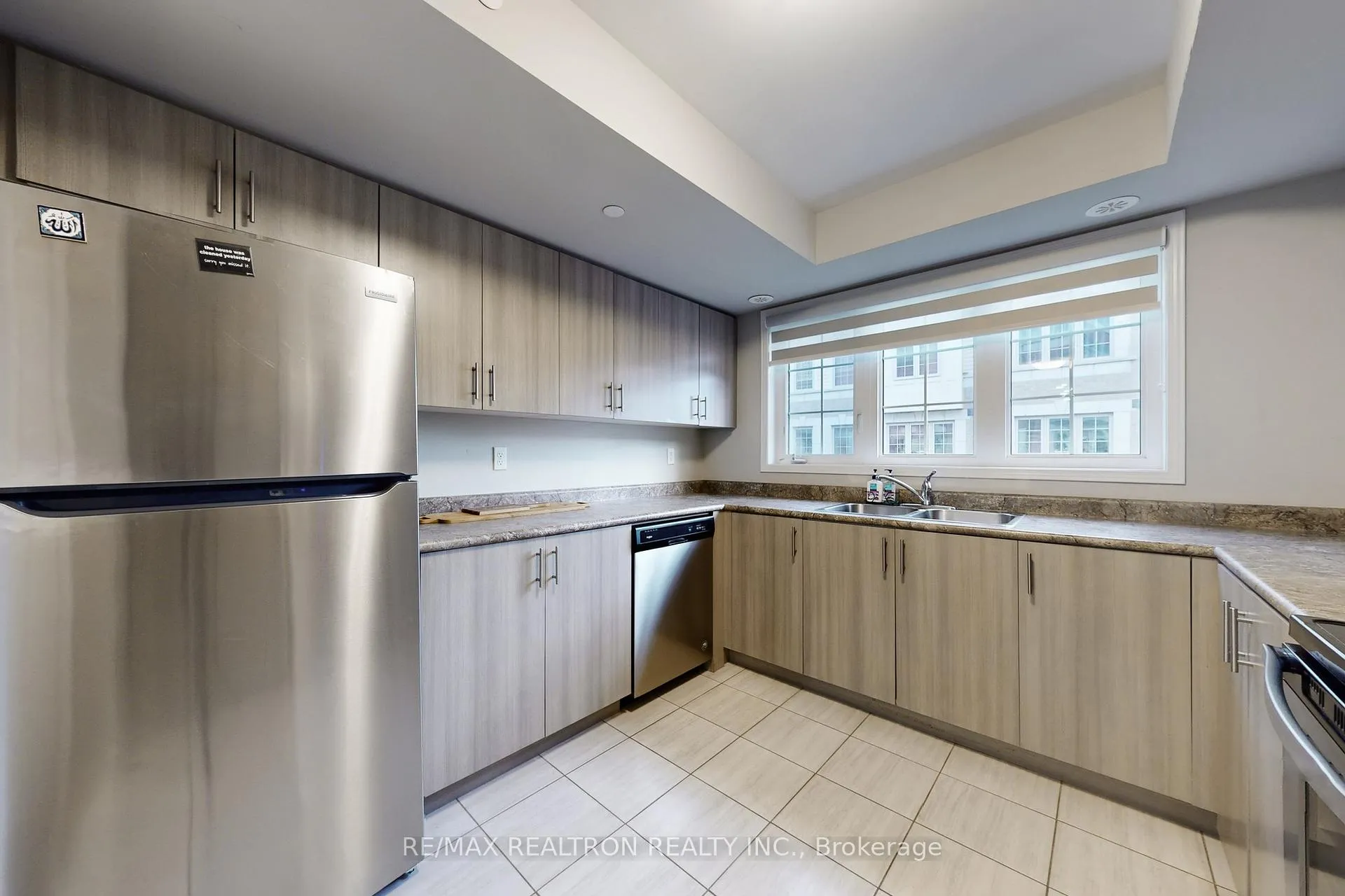 Photo 9 of 49 Filly Path, Oshawa, Windfields — HOMEH