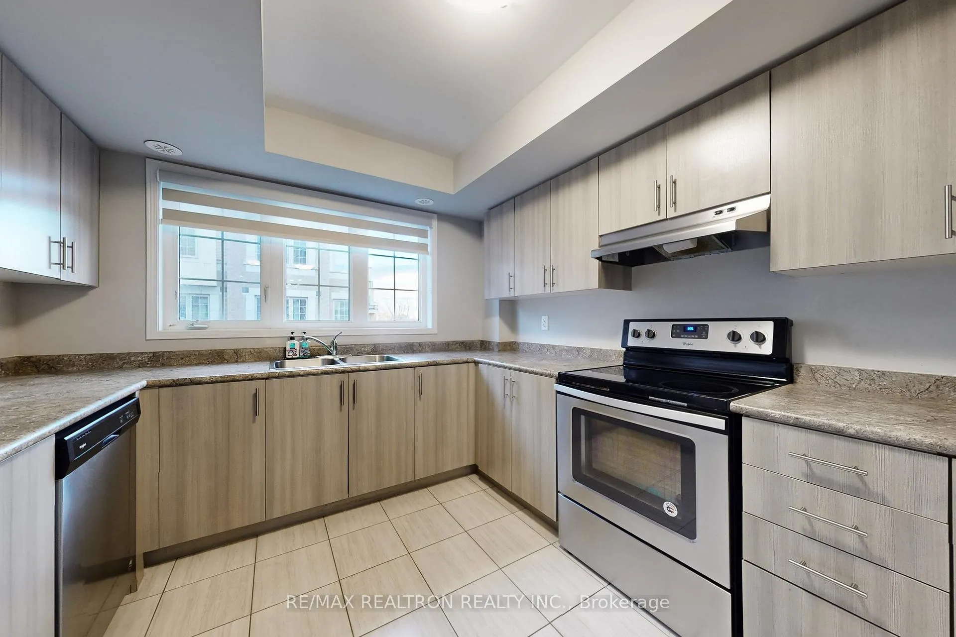 Photo 10 of 49 Filly Path, Oshawa, Windfields — HOMEH