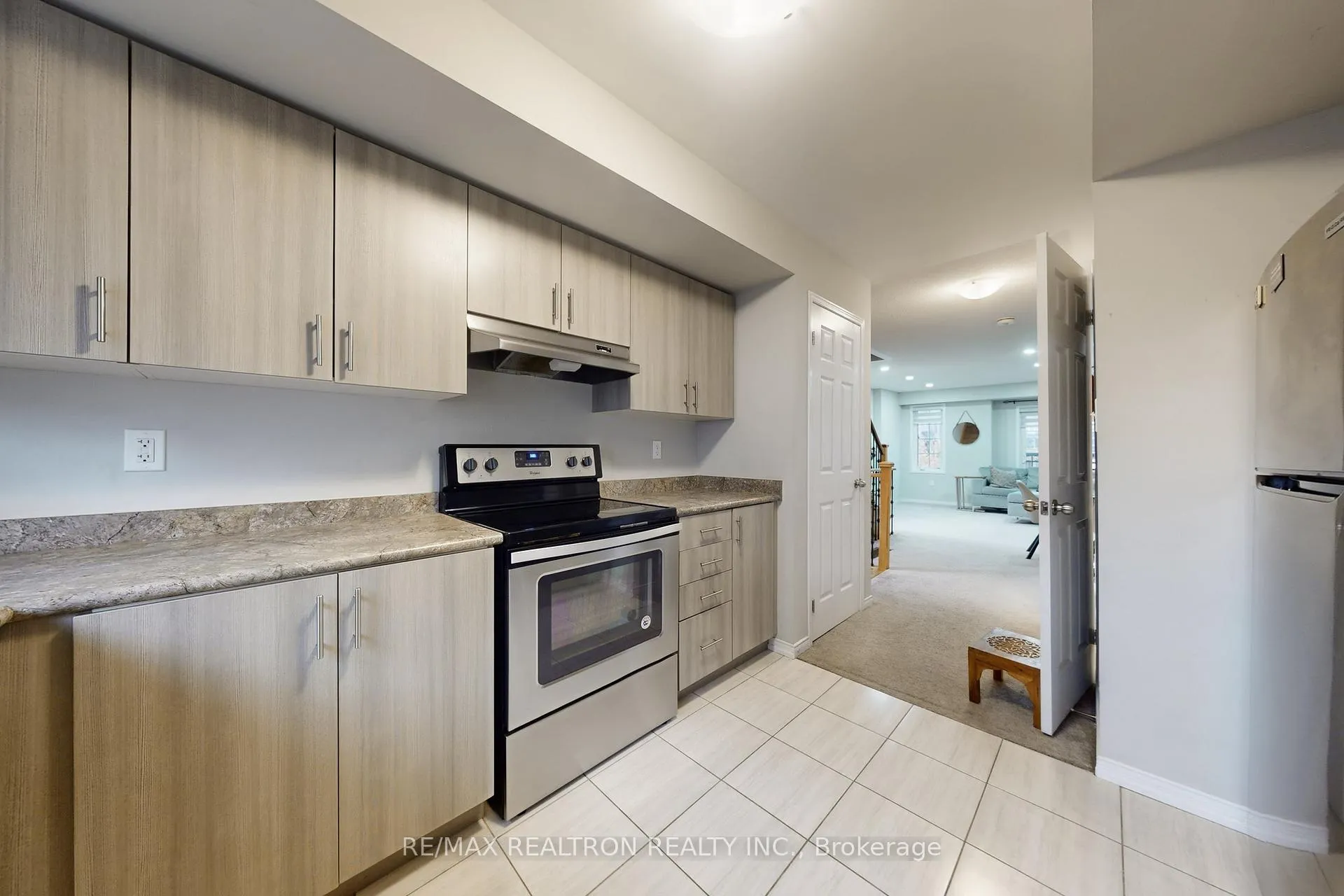 Photo 11 of 49 Filly Path, Oshawa, Windfields — HOMEH