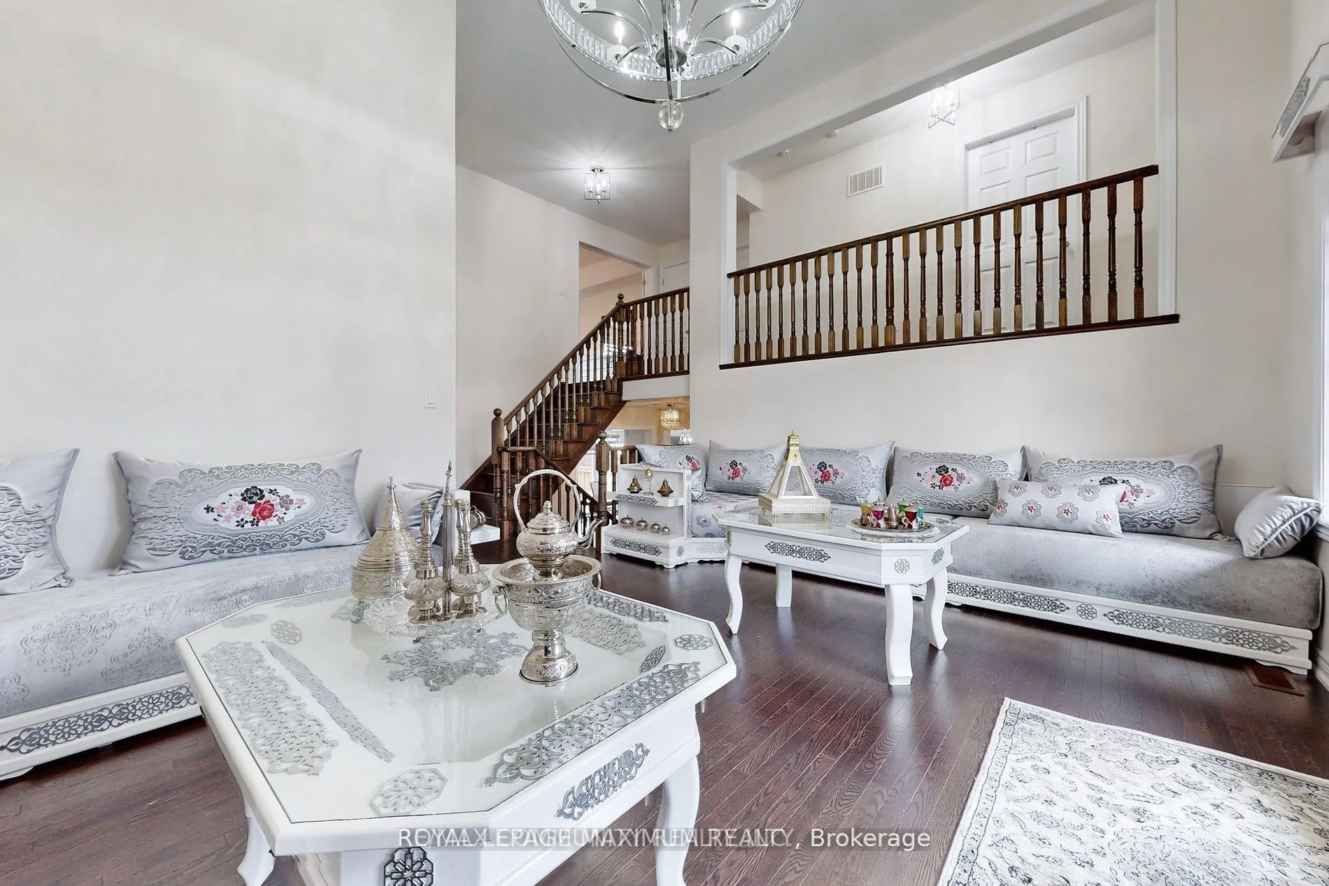Photo 5 of 4 Flay Court, Innisfil, Cookstown — HOMEH