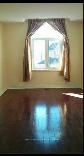 Photo 2 of 76 Lichfield Road, Markham, Unionville — HOMEH