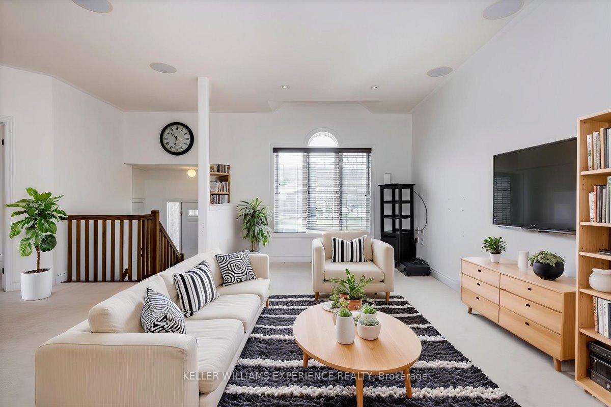 Photo 4 of 33 Primrose Crescent, Barrie, Ardagh — HOMEH