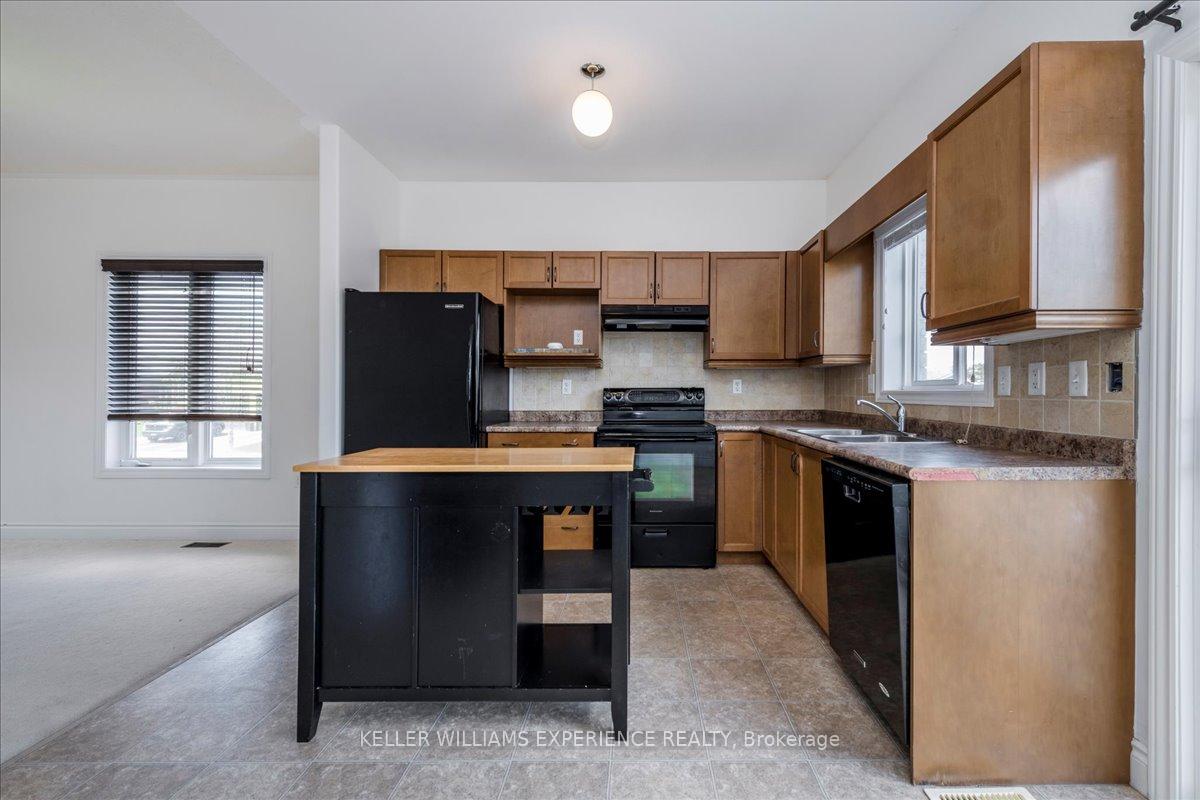 Photo 10 of 33 Primrose Crescent, Barrie, Ardagh — HOMEH