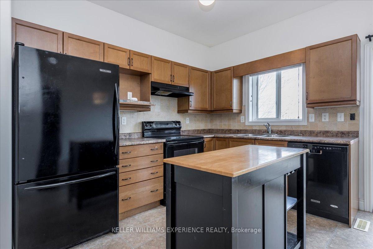 Photo 11 of 33 Primrose Crescent, Barrie, Ardagh — HOMEH