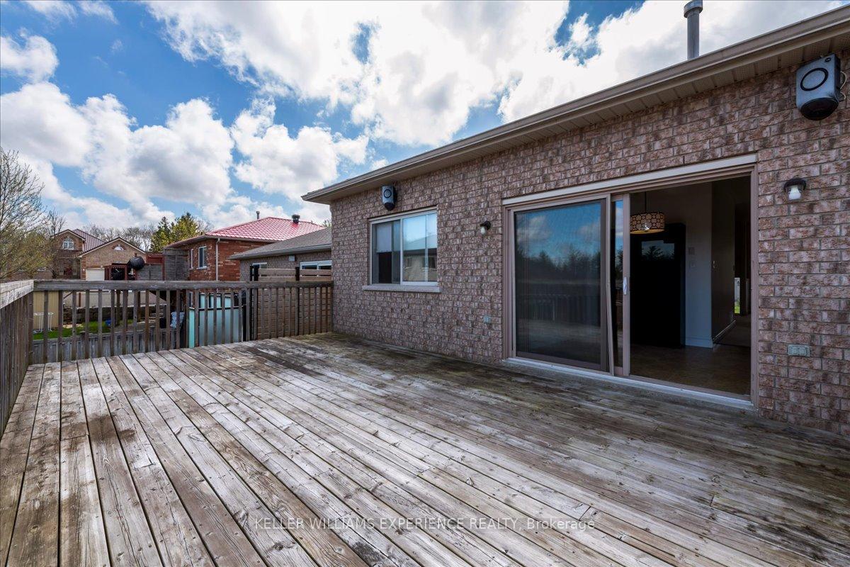Photo 13 of 33 Primrose Crescent, Barrie, Ardagh — HOMEH