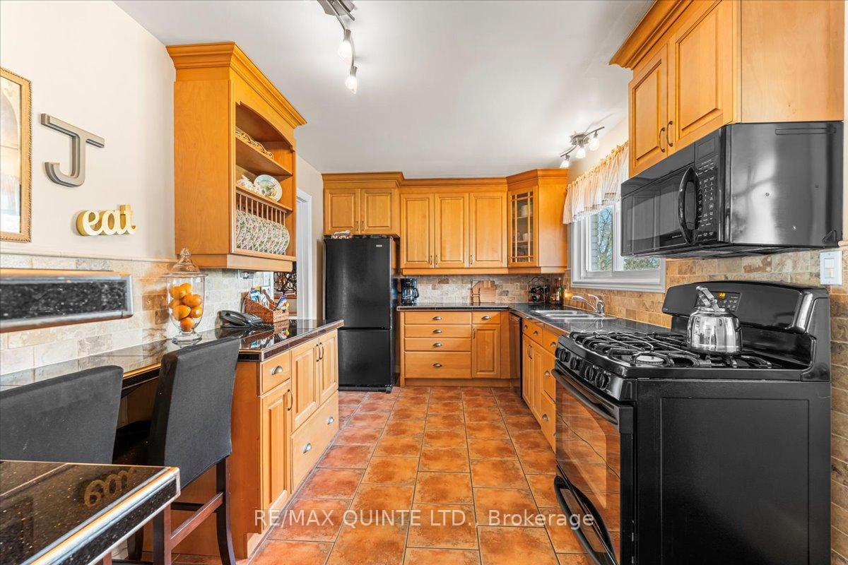 Photo 12 of 48 Maitland Drive, Belleville, Thurlow Ward — HOMEH