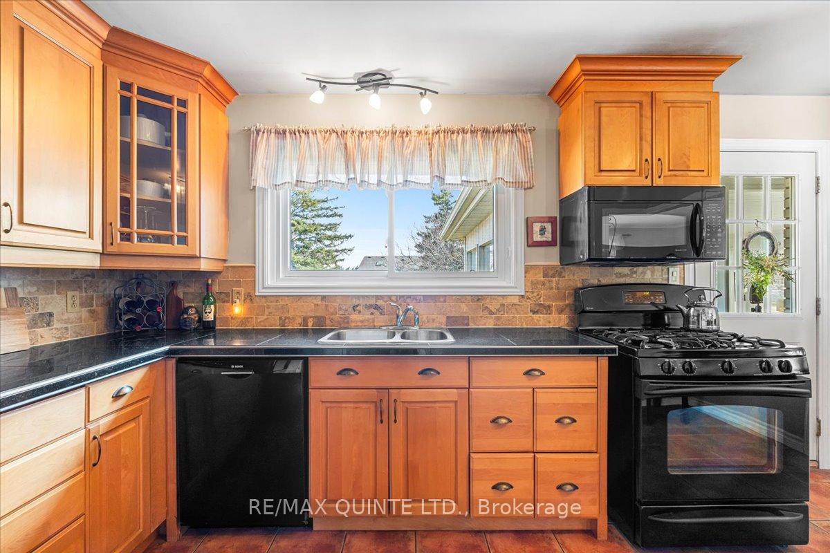 Photo 16 of 48 Maitland Drive, Belleville, Thurlow Ward — HOMEH