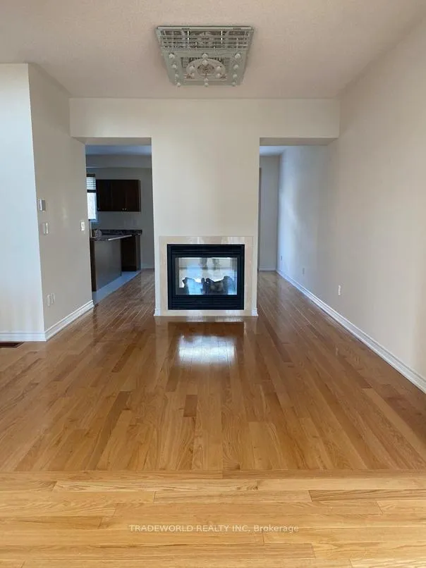 Photo 3 of 16 Living Crescent, Markham, Victoria Square — HOMEH